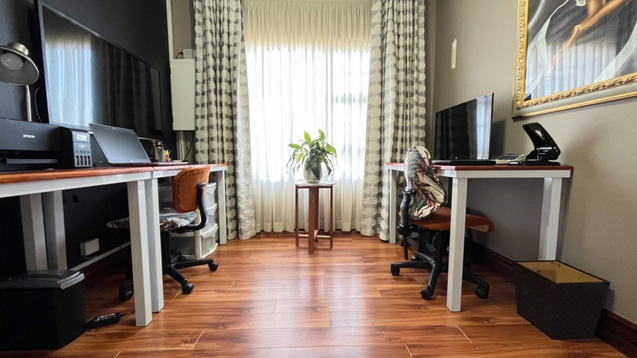 3 Bedroom Property for Sale in Heiderand Western Cape